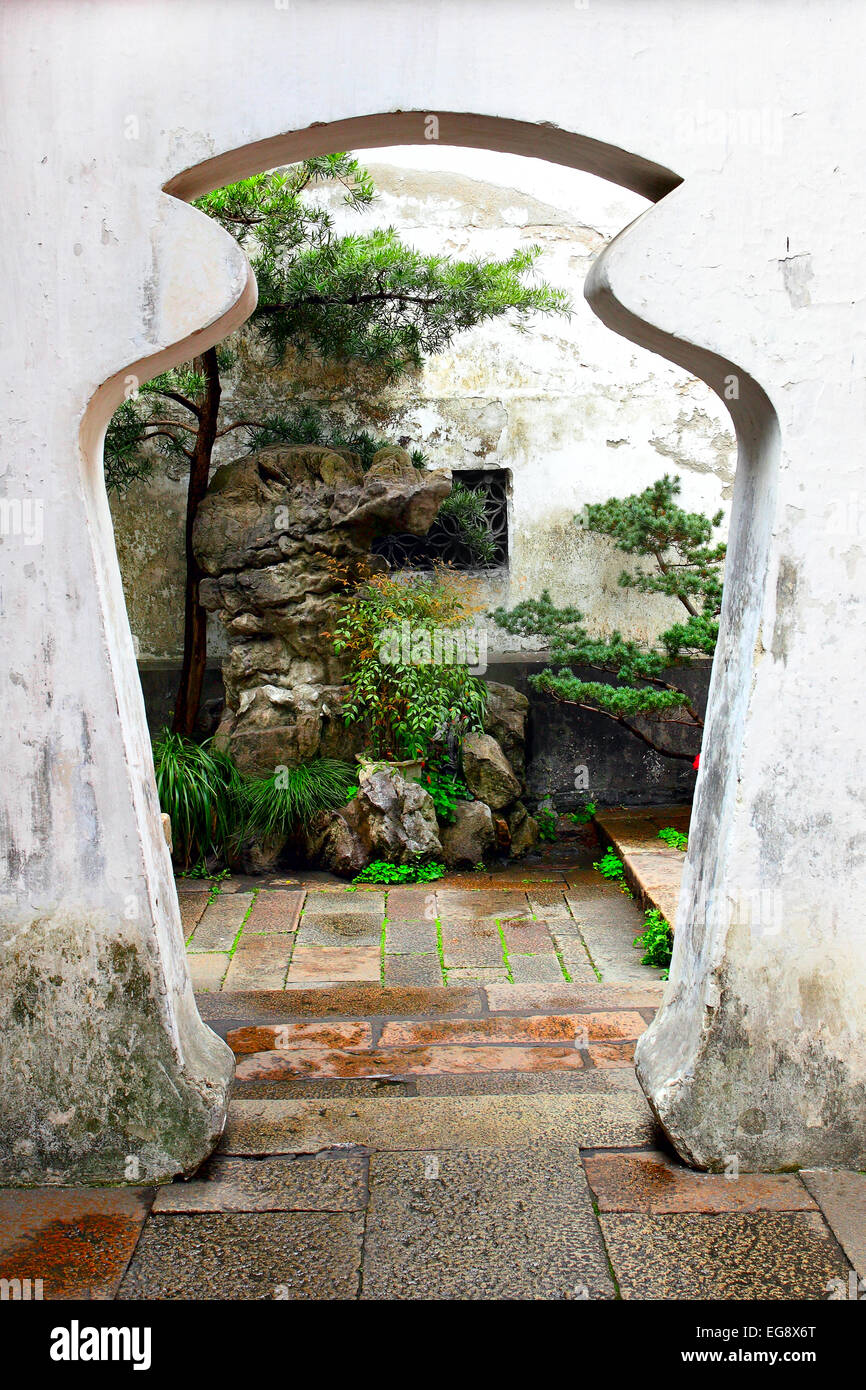 Unusual doorway in ancient Yu Yuan Garden in Shanghai, China Stock Photo