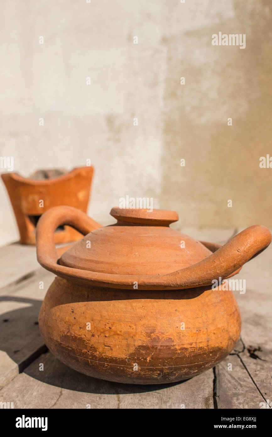 Clay pot cooking hi-res stock photography and images - Alamy
