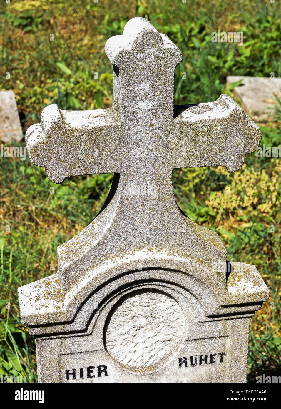 Cross on burial place hi-res stock photography and images - Alamy
