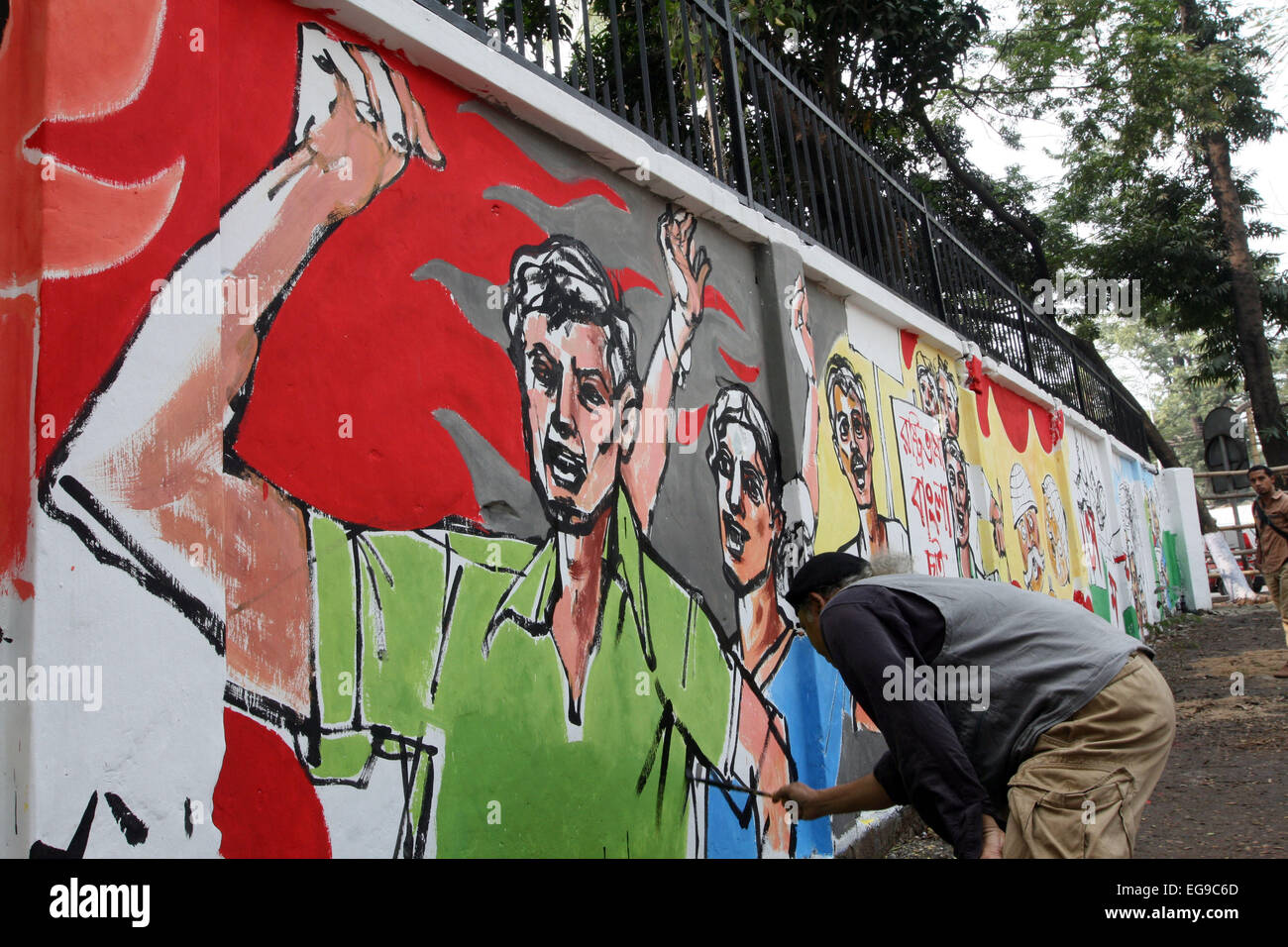 dhaka-bangladesh-20th-feb-2015-bangladeshi-fine-arts-student-paints