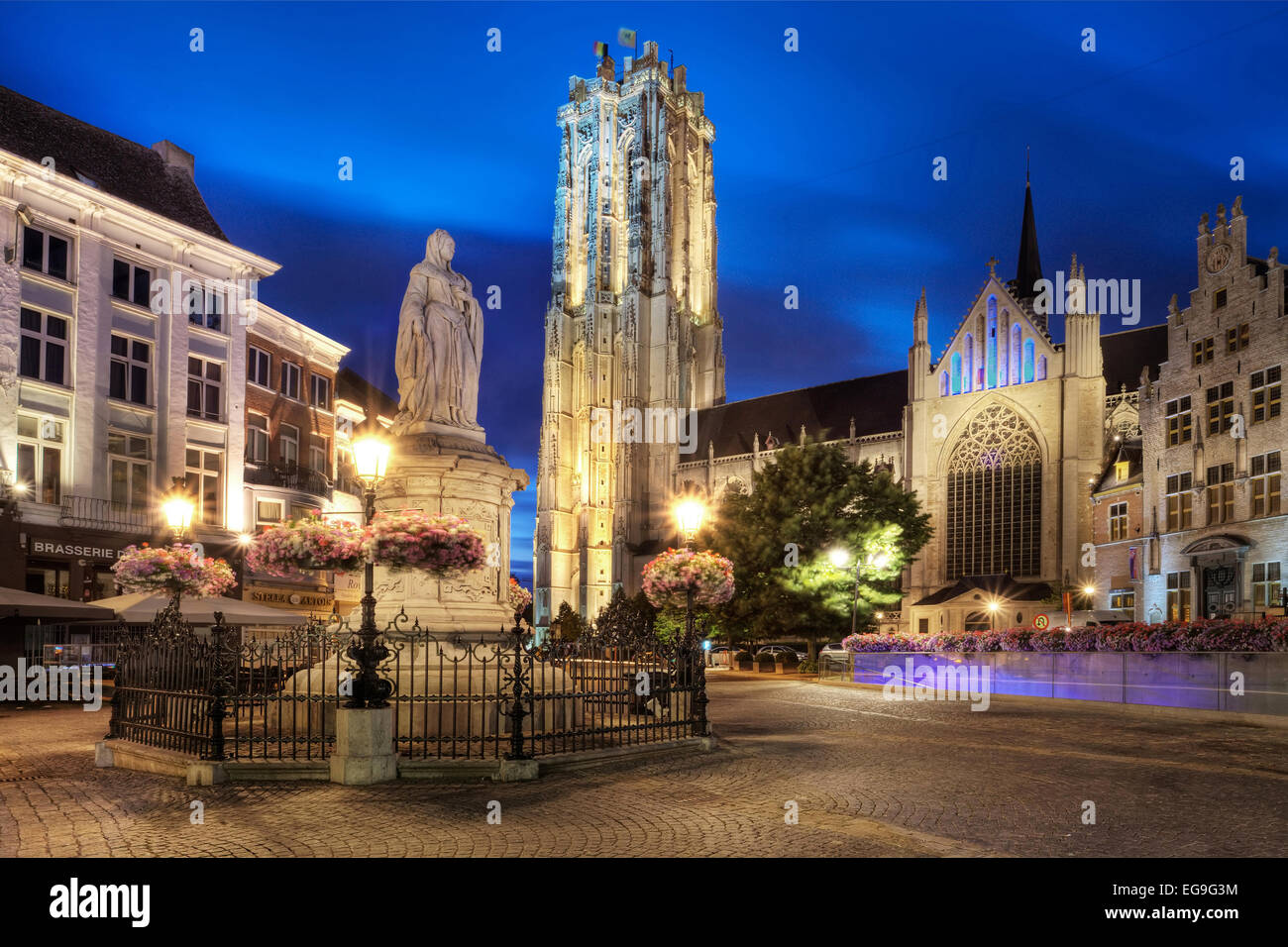 Belgium, Mechelen, St Rumbold's Cathedral and Main Market Square Stock Photo