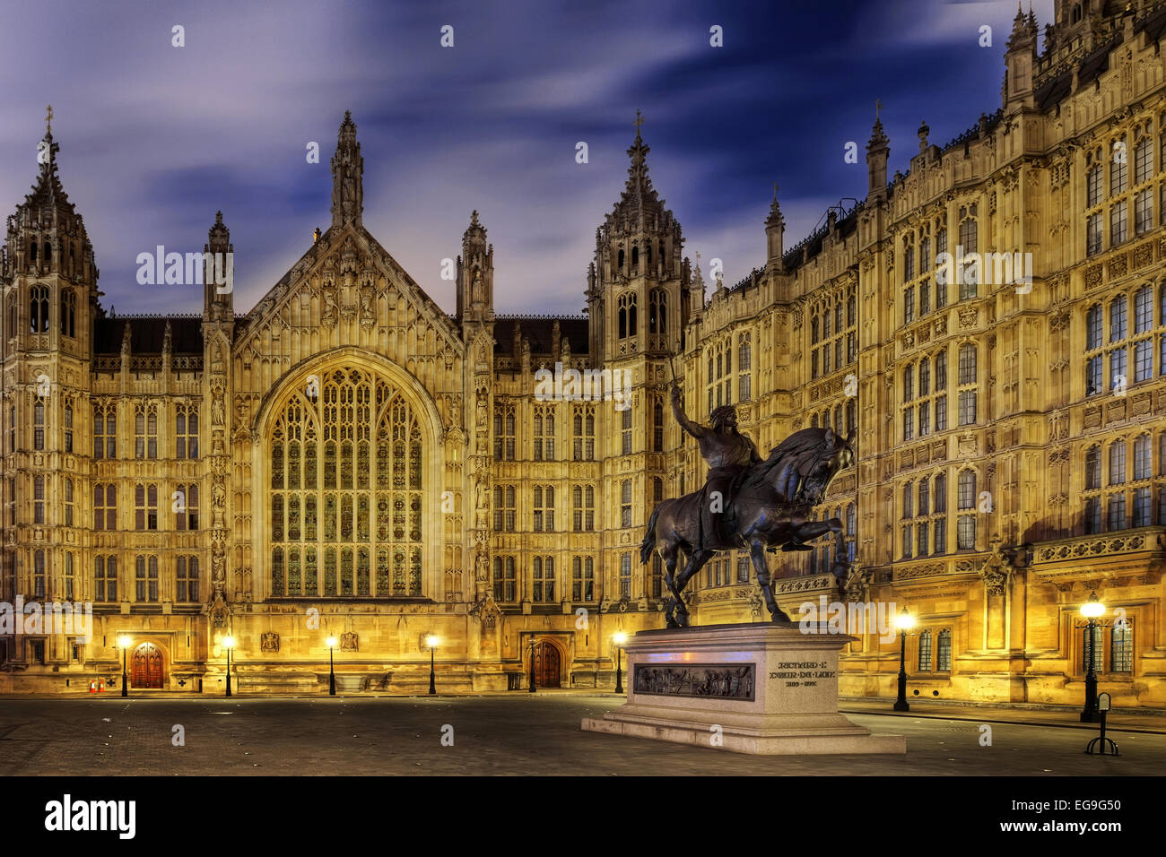 UK, England, London, Palace of Westminster (Houses of Parliament) and Statue of King Richard I Stock Photo