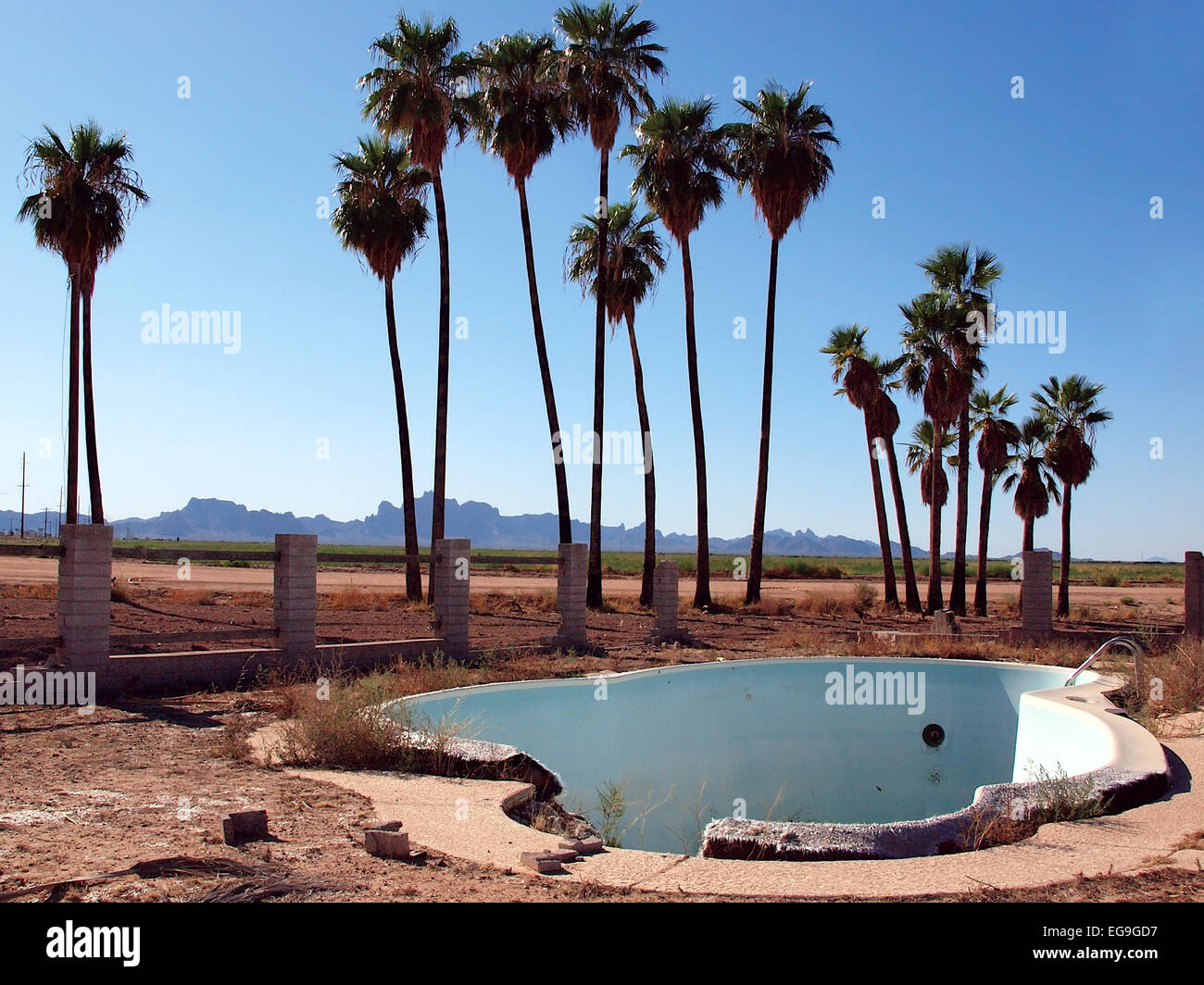 USA, Arizona, Harquahala Valley, Empty abandoned swimming pool with