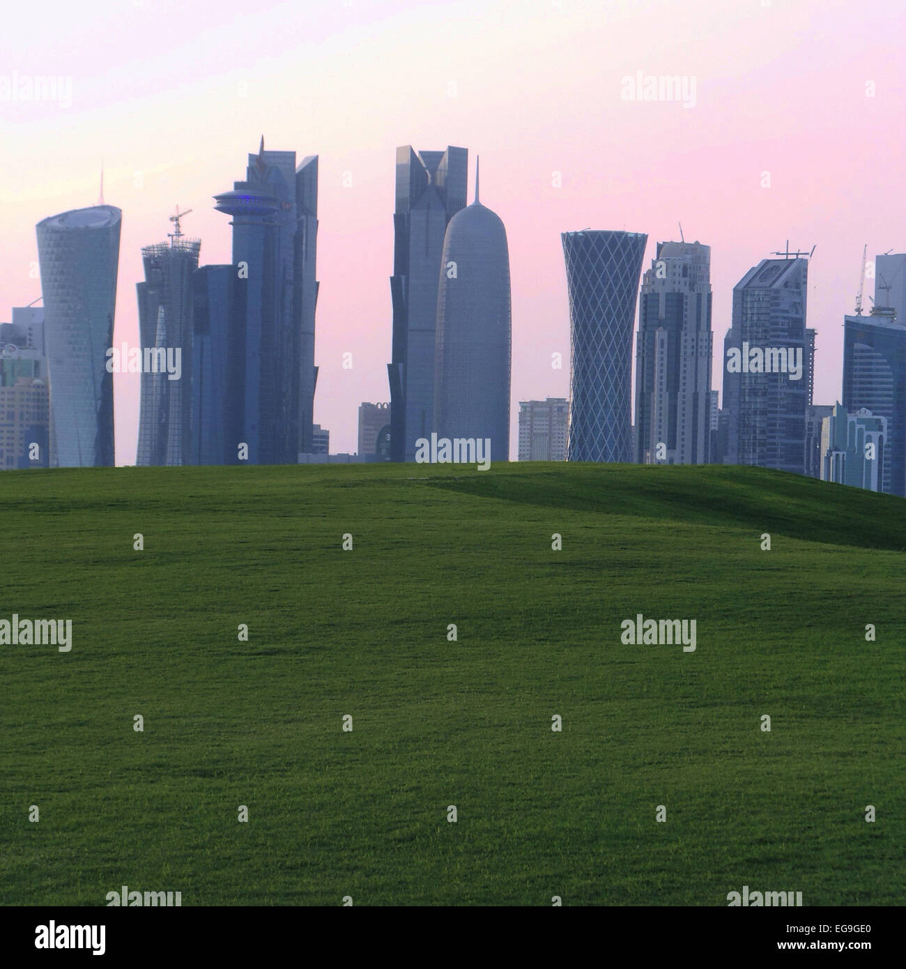 Doha quatar skyline hi-res stock photography and images - Alamy