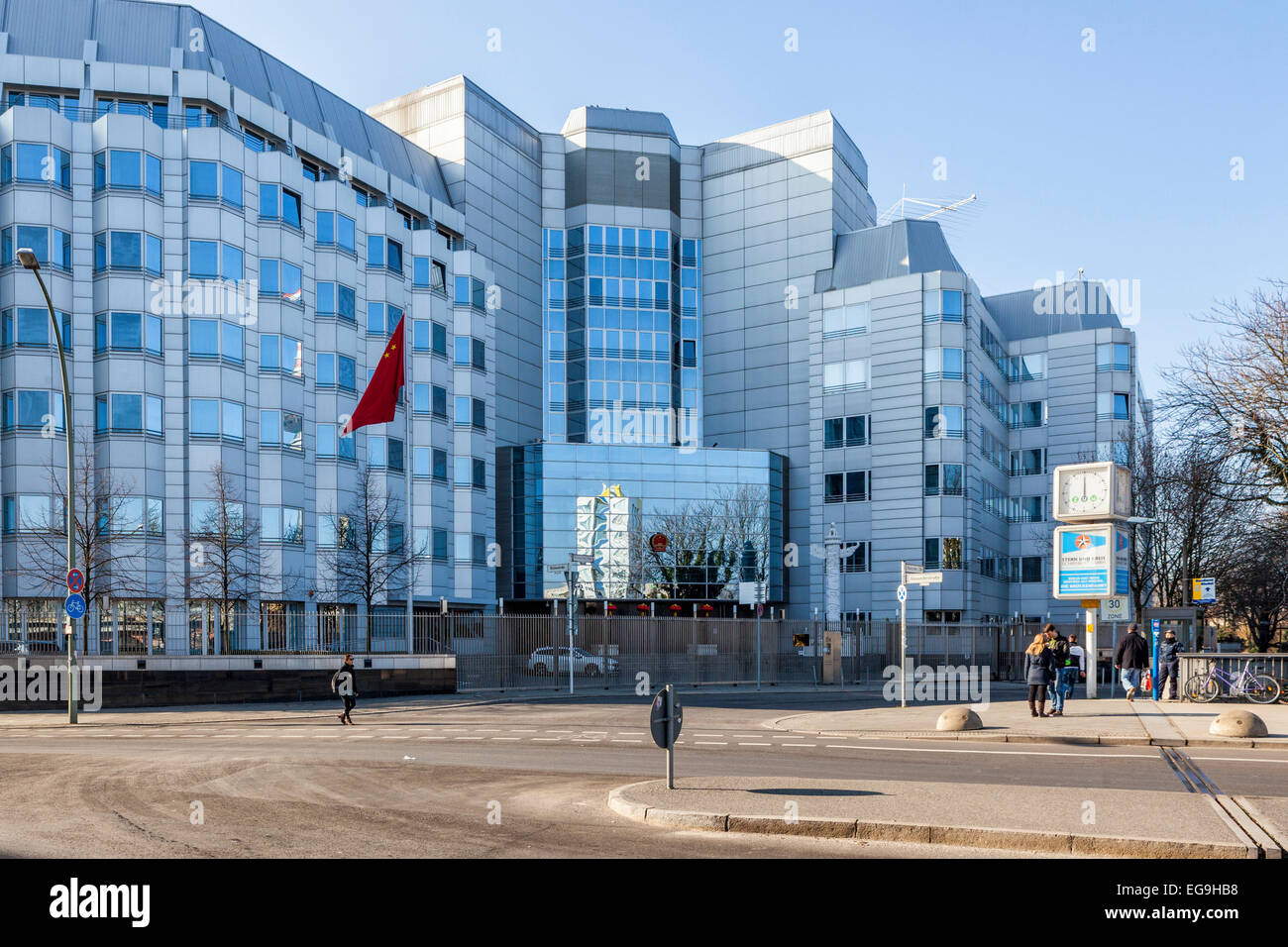 Fenced White concrete building, glass entrance and symbolic artworks of the Chinese Embassy - Mårkisches Ufer, Berlin Stock Photo