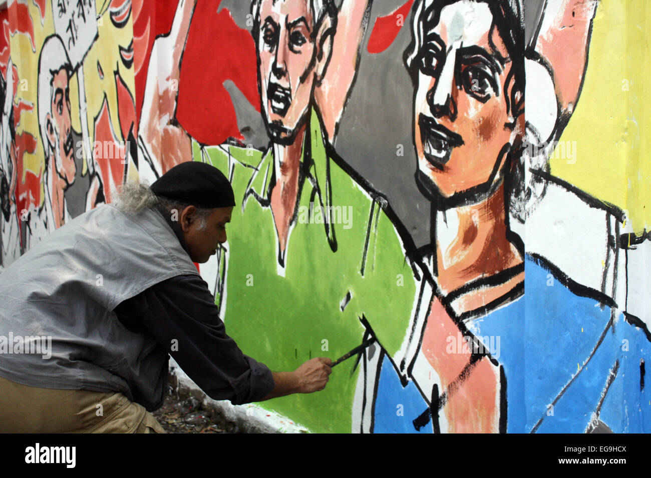 Dhaka, Bangladesh. 20th Feb, 2015. Bangladeshi fine arts students and teachers paint on a wall in front of the Shahid Minar (language movement mausoleum), in Dhaka on February 20, 2012, as part of preparations for the forthcoming Language Martyrs Day and International Mother language Day. Language Martyrs Day is marked in Bangladesh to memorialize those who died during protests on February 21, 1952 against the then Pakistani states governments' decision to name Urdu as the national language, despite East Pakistan's (Now Bangladesh) Bengali speaking majority. Credit:  Mamunur Rashid/Alamy Live  Stock Photo