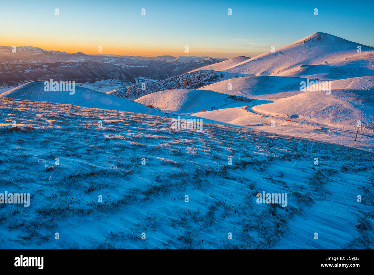 Mountains at sunset in winter, Sibillini Mountains National Park, Umbria, Italy Stock Photo