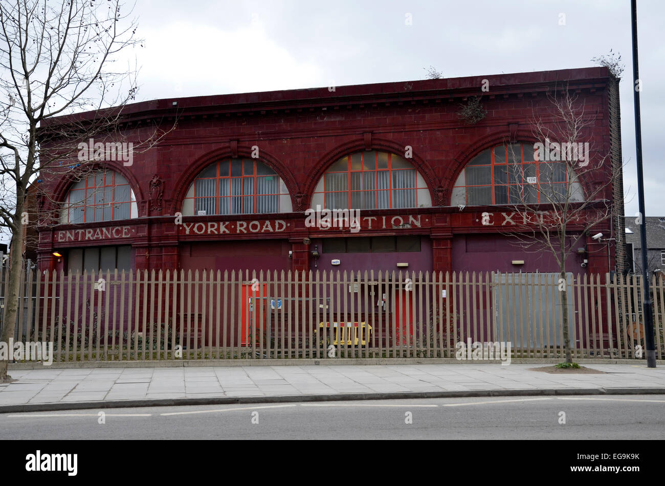 York Rd Station Disused york road underground station hi-res stock photography and ...