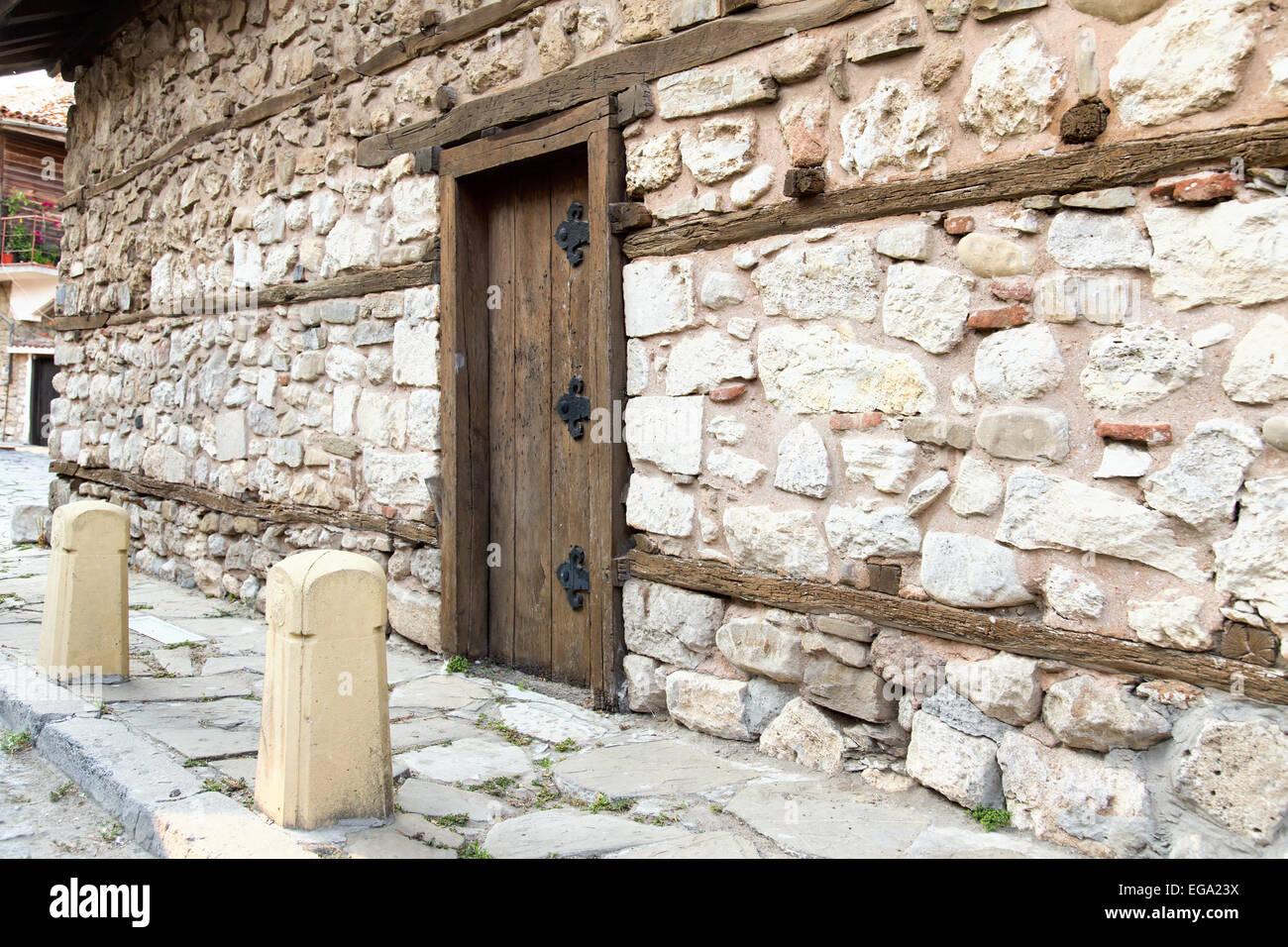 stone wall wooden door vintage Stock Photo - Alamy