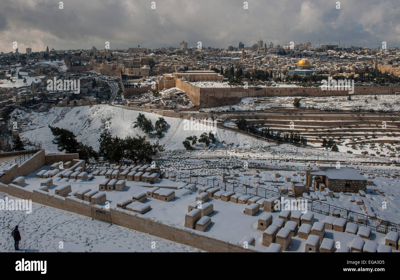 Jerusalem roads in snow hi-res stock photography and images - Alamy