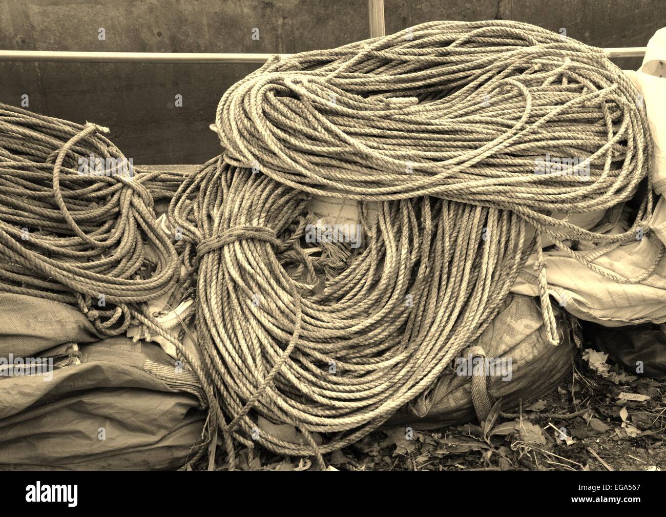 Coiled rope hi-res stock photography and images - Alamy