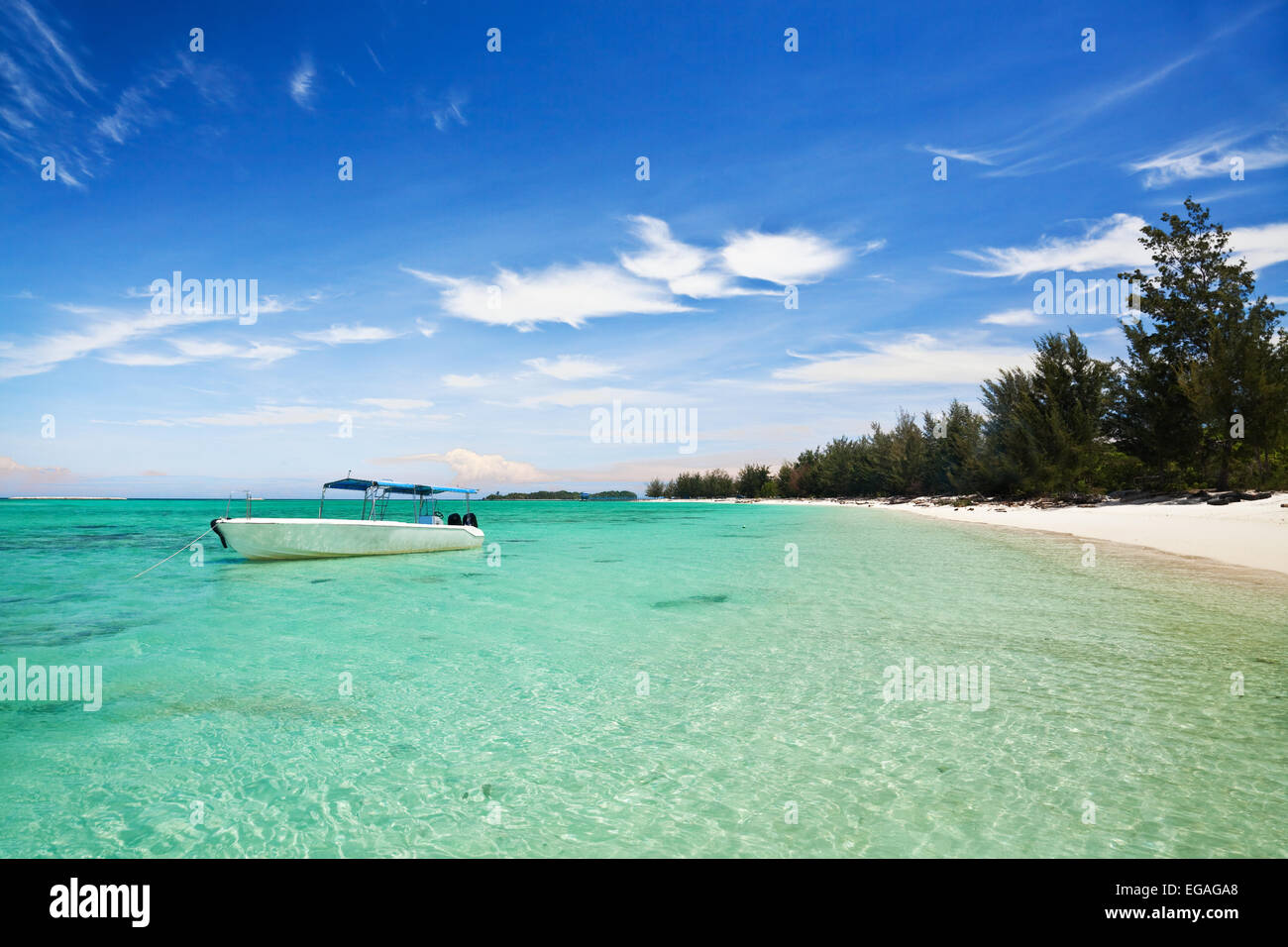 Tropical island nature paradise hi-res stock photography and images - Alamy