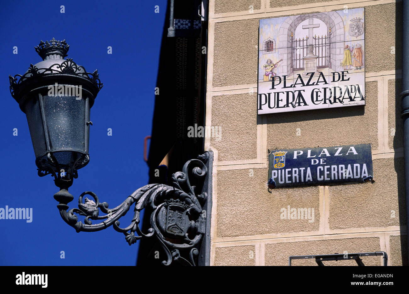 spain, madrid, plaza de puerta cerrada Stock Photo Alamy
