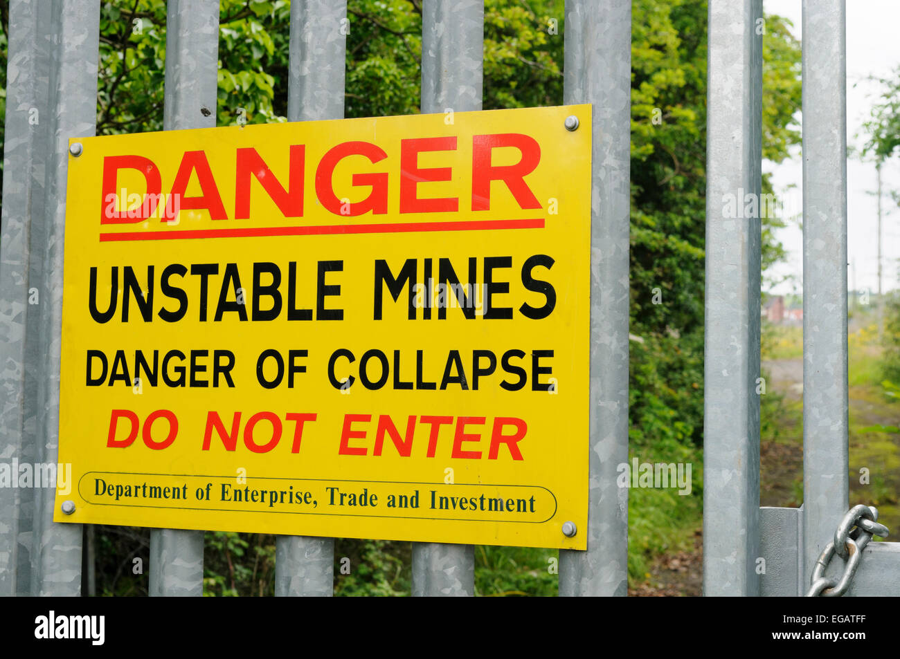 Mine shaft collapse hi-res stock photography and images - Alamy