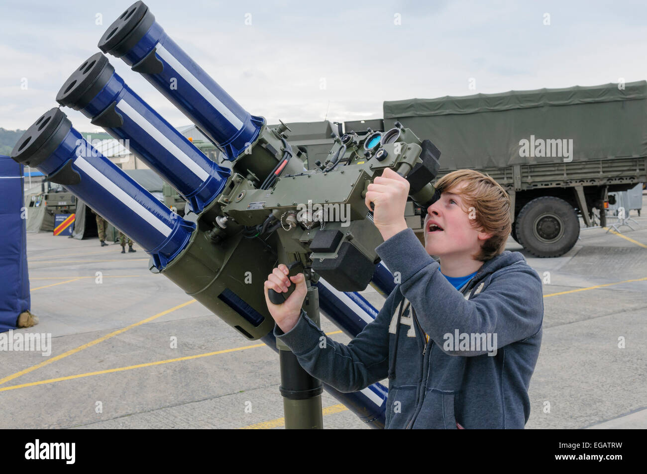 A young man looks through the sights of a Thales Starstreak anti-aircraft missile launcher Stock Photo