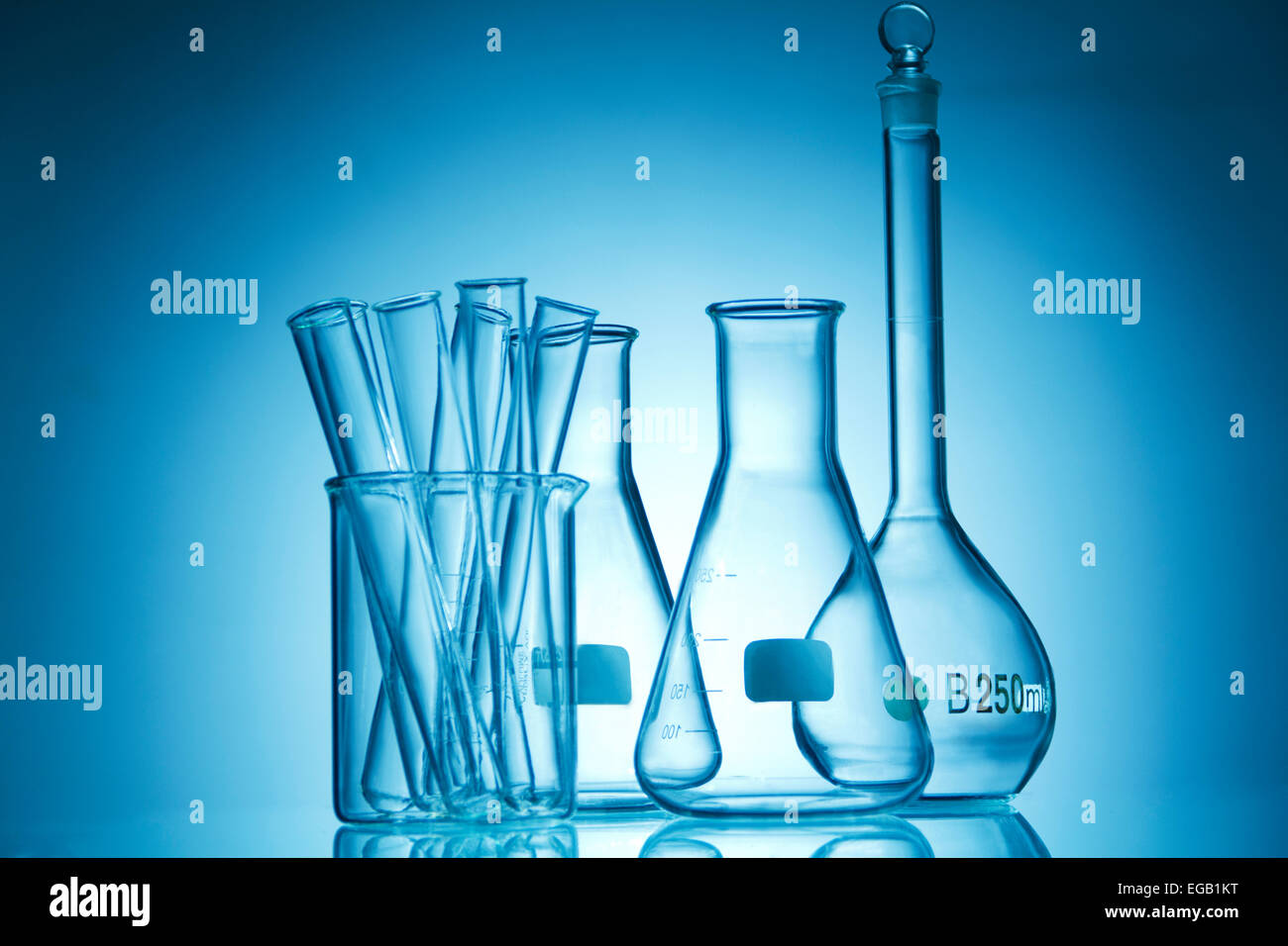 Square Glass Container Lab Apparatus containers lab laboratory hi-res stock photography and images ...