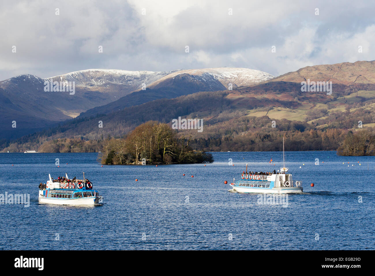 Lake Windermere, Cumbria, UK. 21st February, 2015.  Sunny cold day  tourists enjoy trips on the lake Credit:  Gordon Shoosmith/Alamy Live News Stock Photo