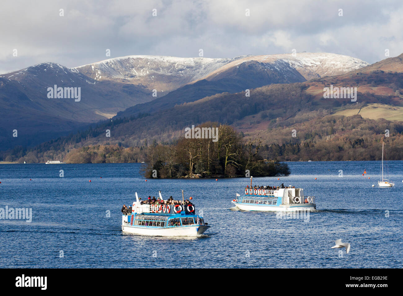 Lake Windermere, Cumbria, UK. 21st February, 2015.  Sunny cold day  tourists enjoy trips on the lake Credit:  Gordon Shoosmith/Alamy Live News Stock Photo