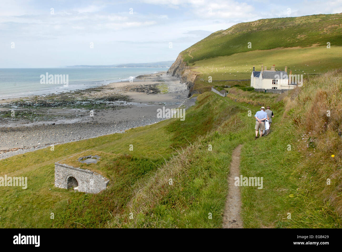 The Ceredigion Coastal Path at Wallog between Clarach and Borth on Cardigan Bay overlooking the beach and disused lime kiln. Stock Photo