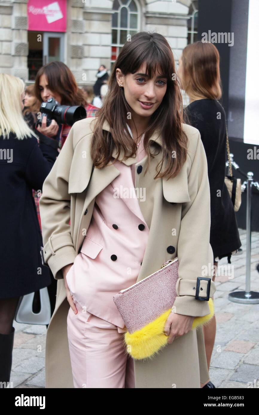 Presenter Laura Jackson arriving for a show at LFW Day 1, Somerset House Stock Photo