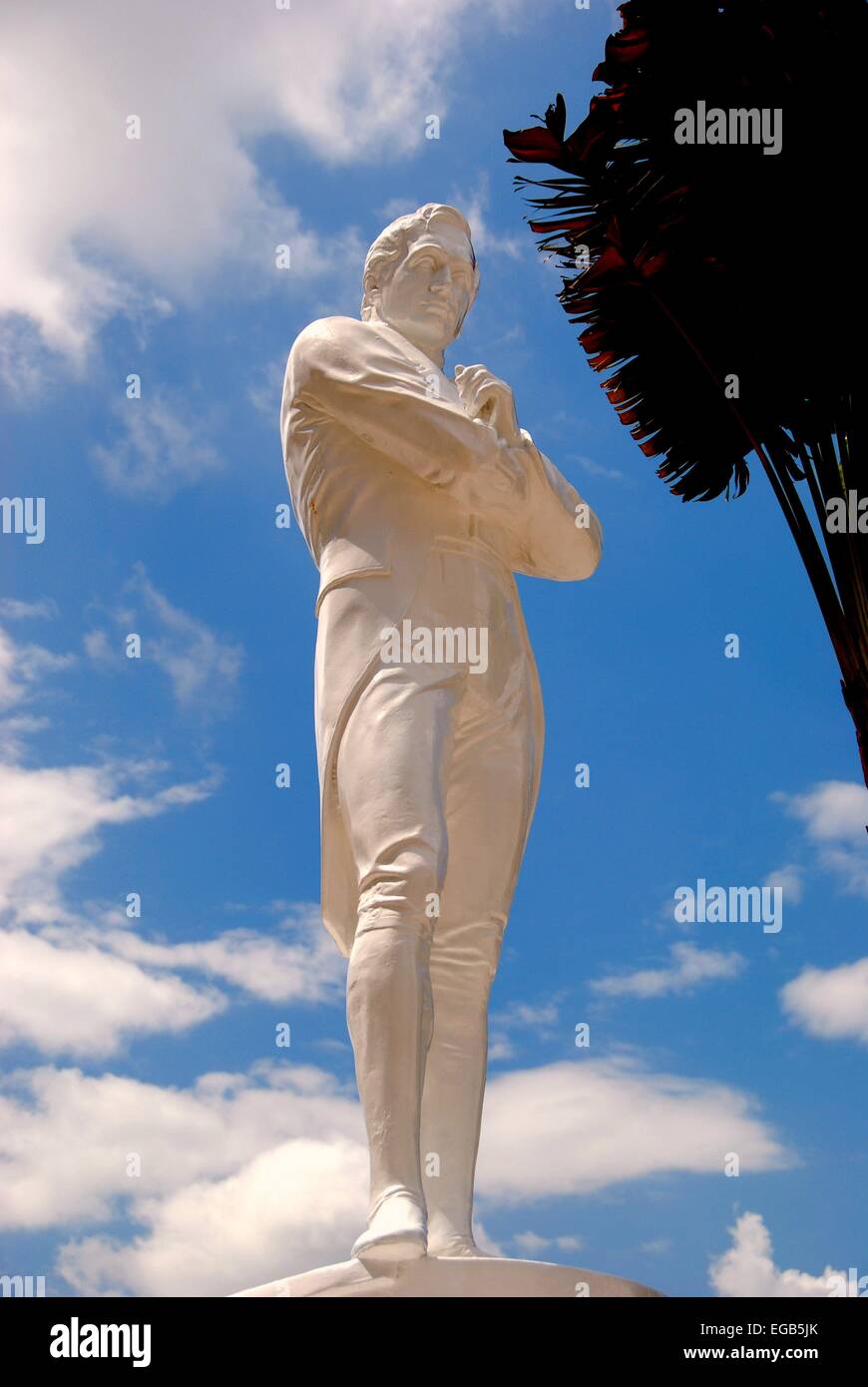 Singapore:  The “ White”  Sir Simon Raffles Statue at Raffles Landing site adjacent to the Singapore River * Stock Photo