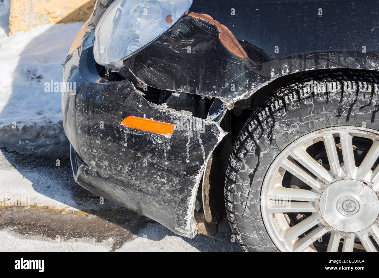 Front end damage to bumper on a black Satellite Sebring car Stock Photo