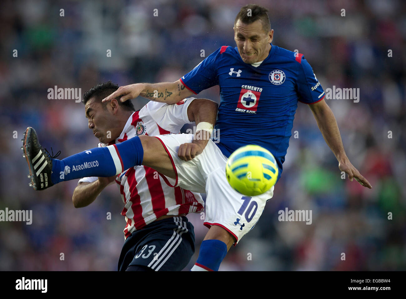 Mexico City, Mexico. 21st Feb, 2015. Cruz Azul's Christian Gimenez (R) vies for the ball with Marco Fabian of Chivas during the match of the 2015 Closing Tournament on MX League in the Azul Stadium in Mexico City, capital of Mexico, on Feb. 21, 2015. © Alejandro Ayala/Xinhua/Alamy Live News Stock Photo