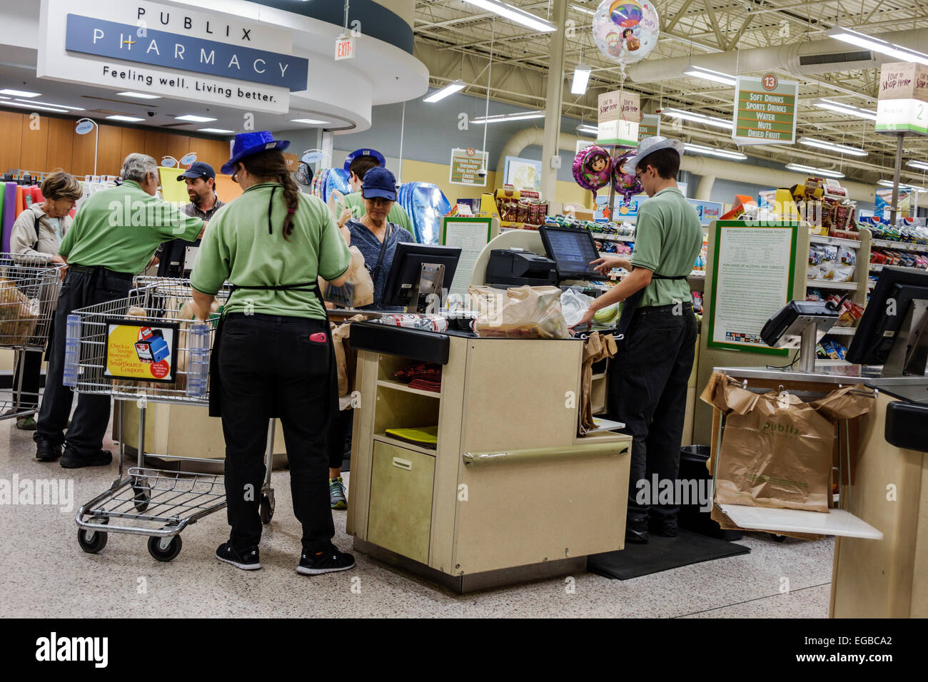 Supermarket bagger hires stock photography and images Alamy