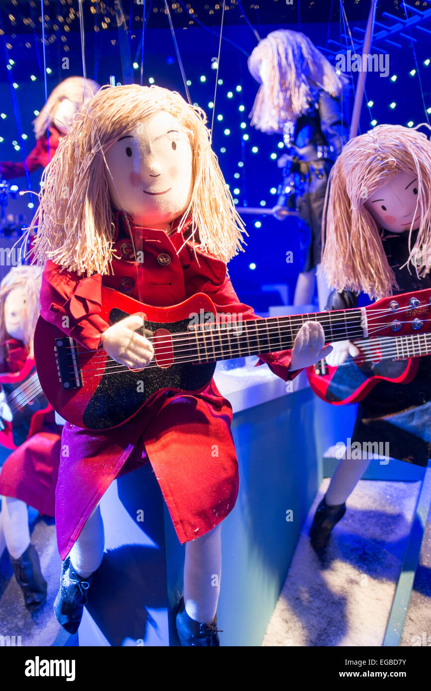 Burberry themed Christmas window decorations Au Printemps department store,  Paris Stock Photo - Alamy