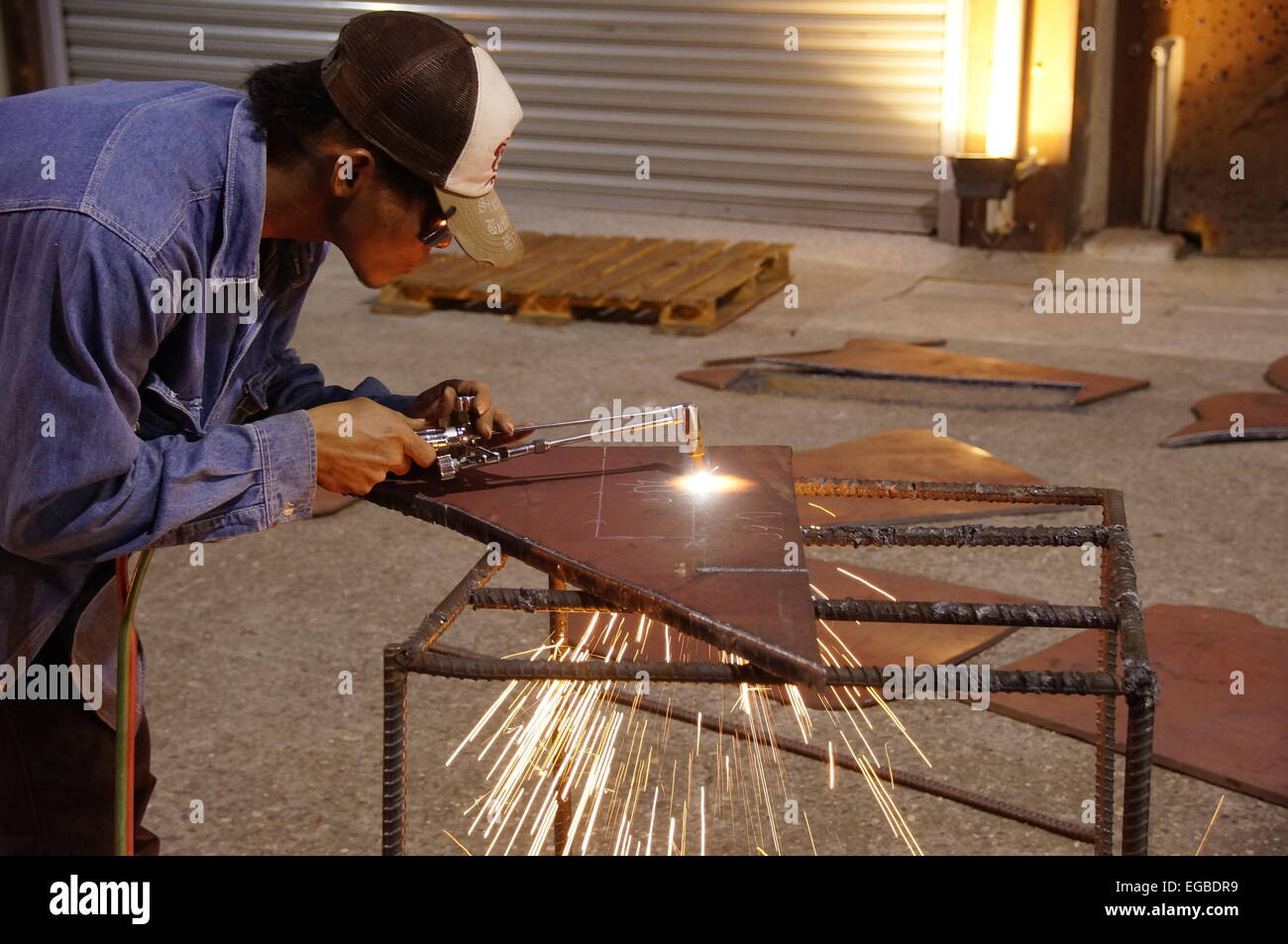 Oxygen and acetylene torch cutting steel with sparks Stock Photo Alamy