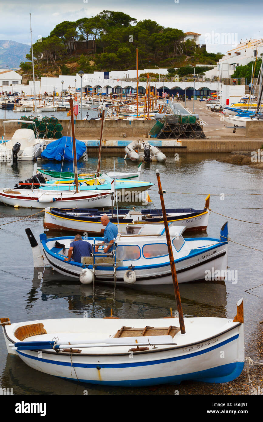 Village at port hi-res stock photography and images - Alamy