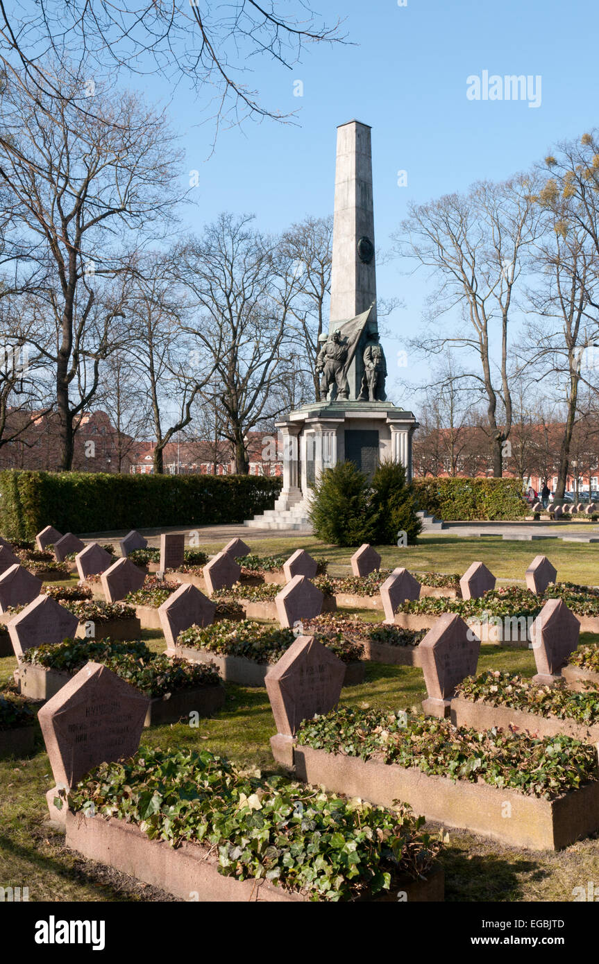Soviet military cemetery hi-res stock photography and images - Alamy