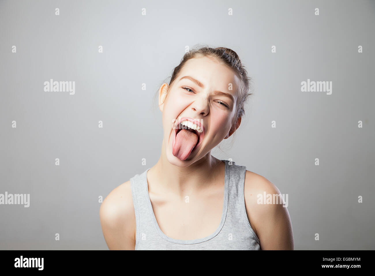 Girls Tong Kiss