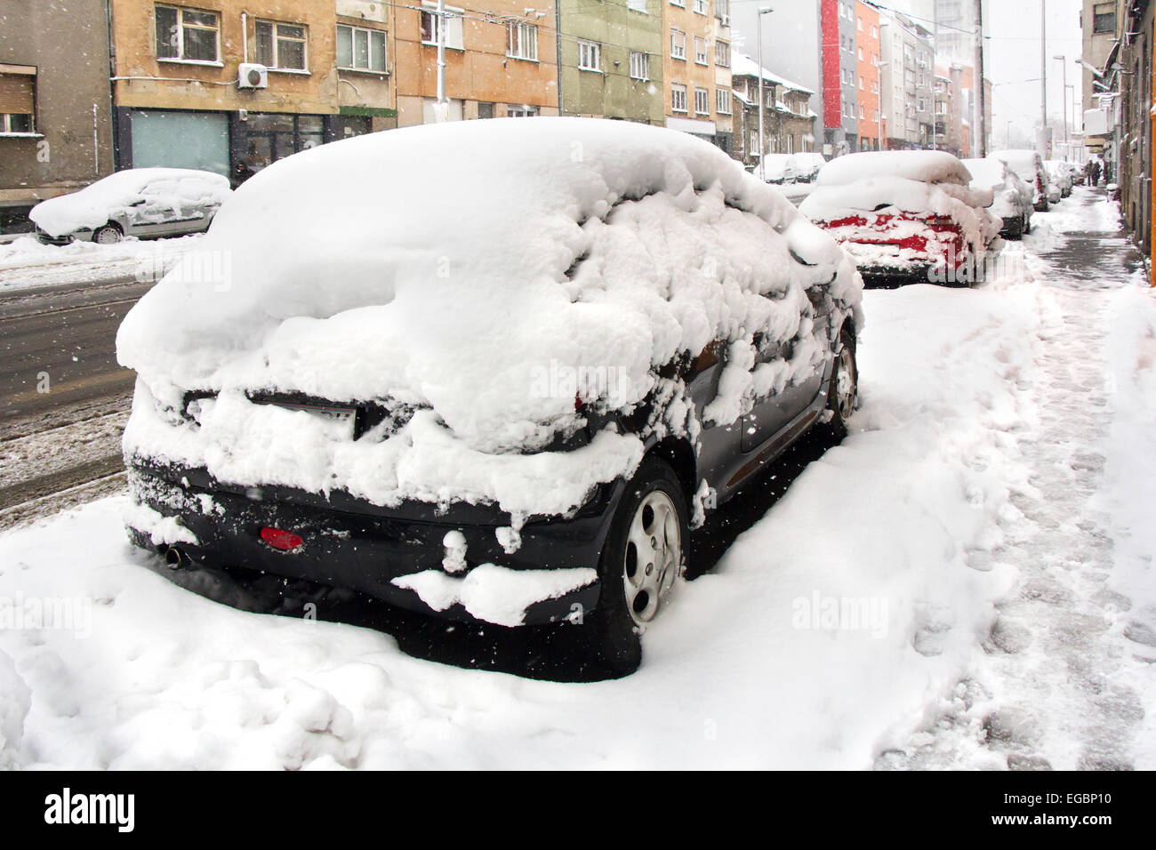 Cars parked on the street covered with fresh snow Stock Photo - Alamy