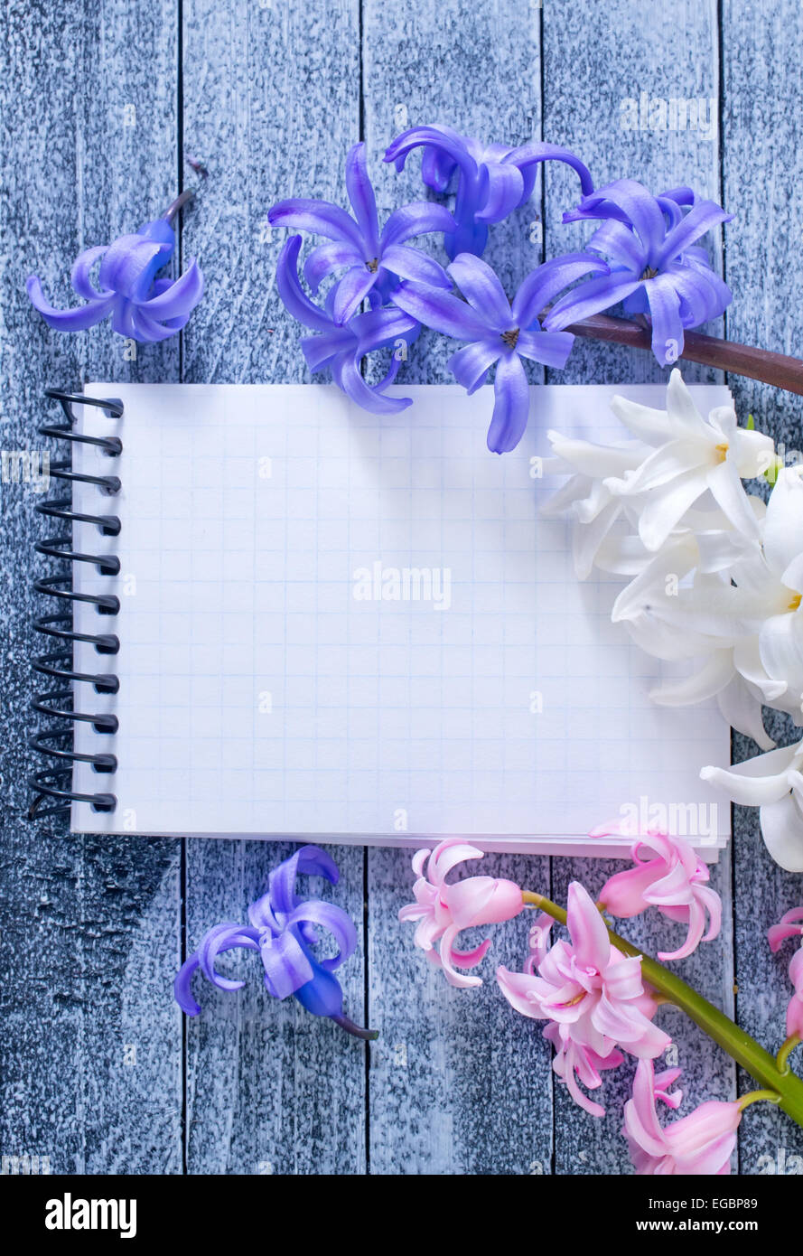 flowers and note Stock Photo - Alamy