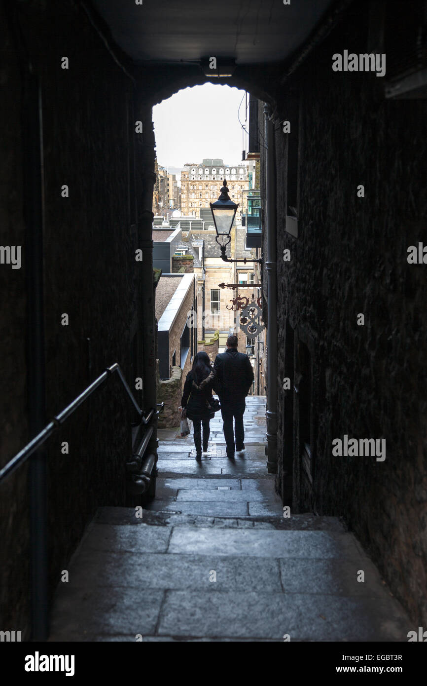 Couple walking in a narrow street in Edinburgh, Scotland Stock Photo