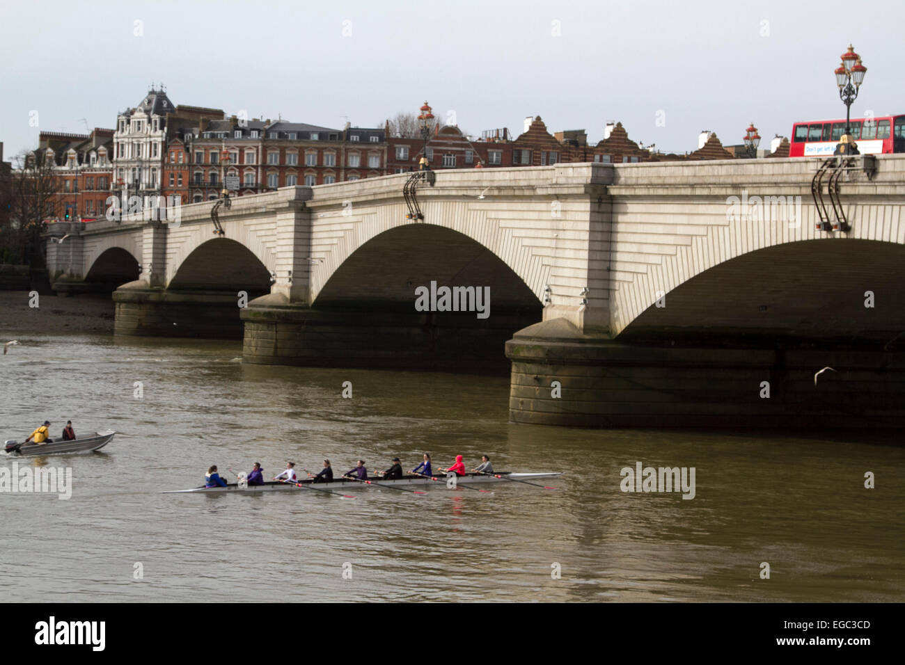 Putney, London, UK. 22nd February, 2015. Rowers from different clubs practice on the River Thames in Putney Credit:  amer ghazzal/Alamy Live News Stock Photo