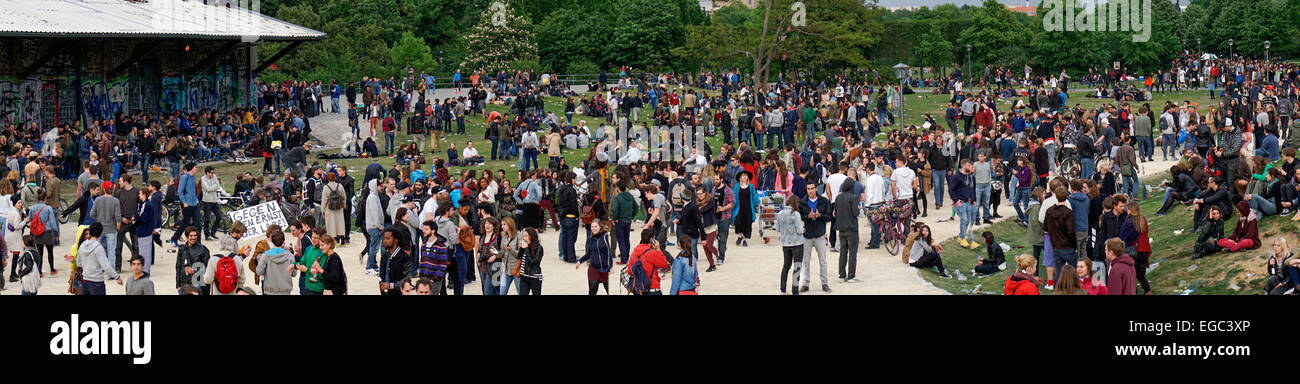 Goerlitzer Park, Crowd of young people, Kreuzberg, Berlin Stock Photo
