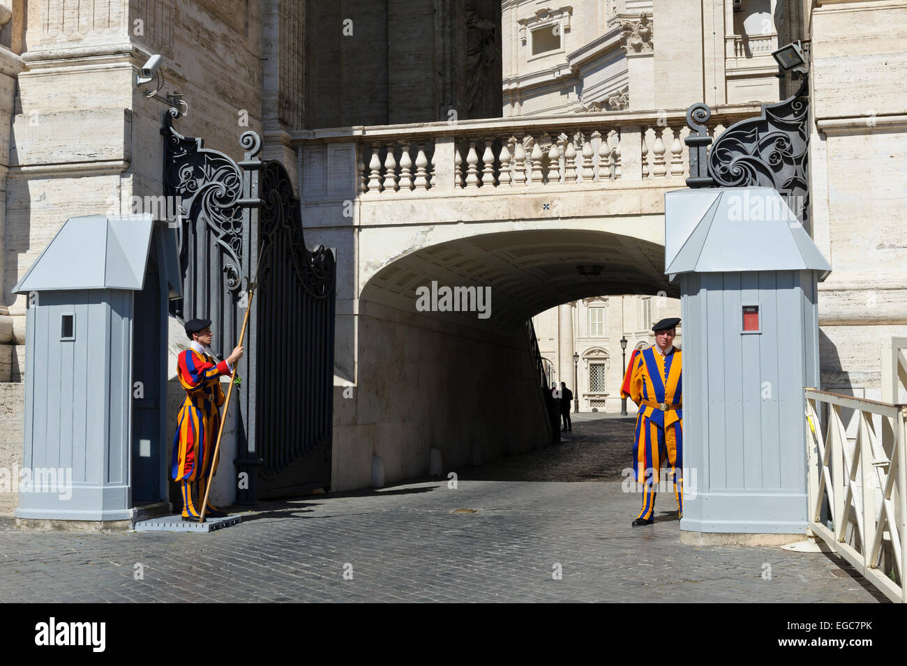 Swiss Guards on sentry duty outside St Peter's Basilica, Vatican City ...