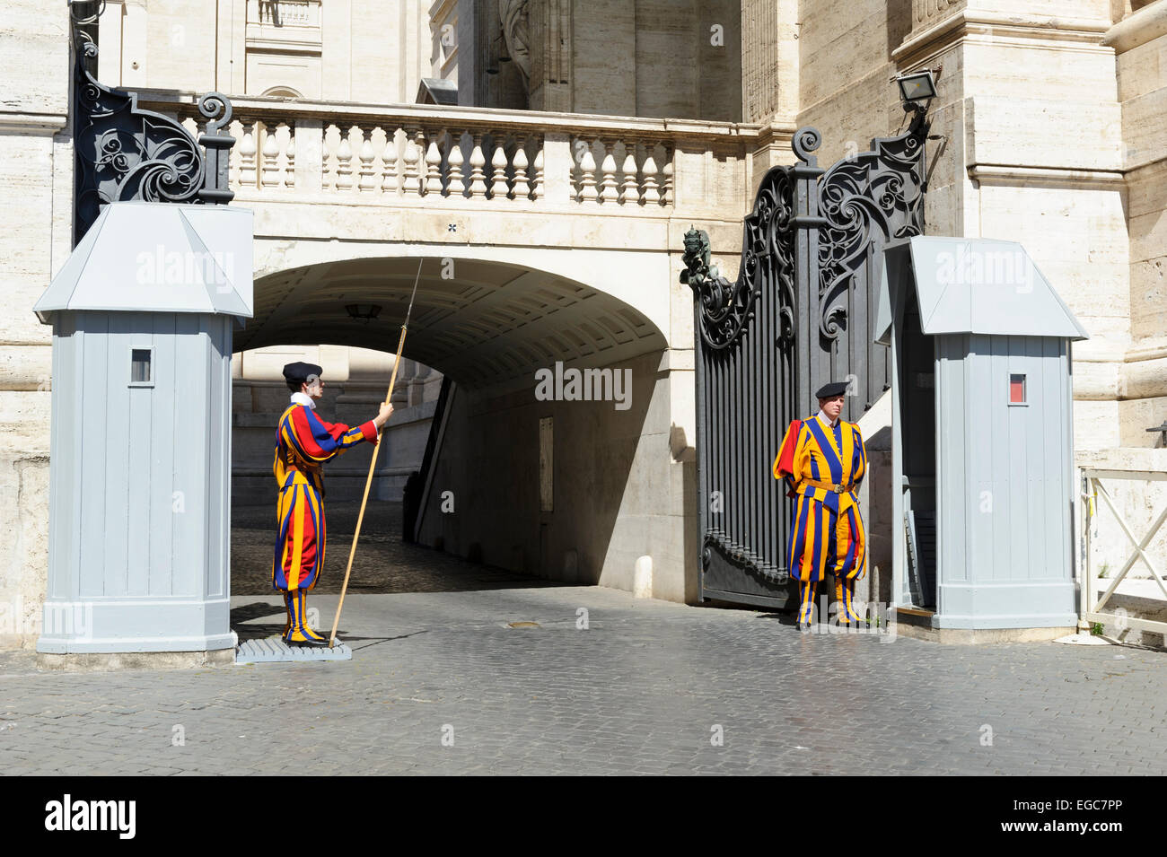 Swiss Guards on sentry duty outside St Peter's Basilica, Vatican City ...