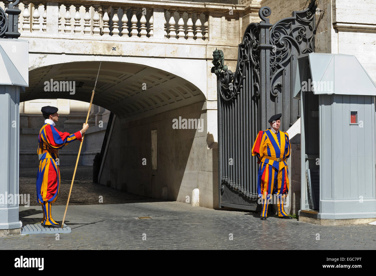 Swiss Guards on sentry duty outside St Peter's Basilica, Vatican City ...