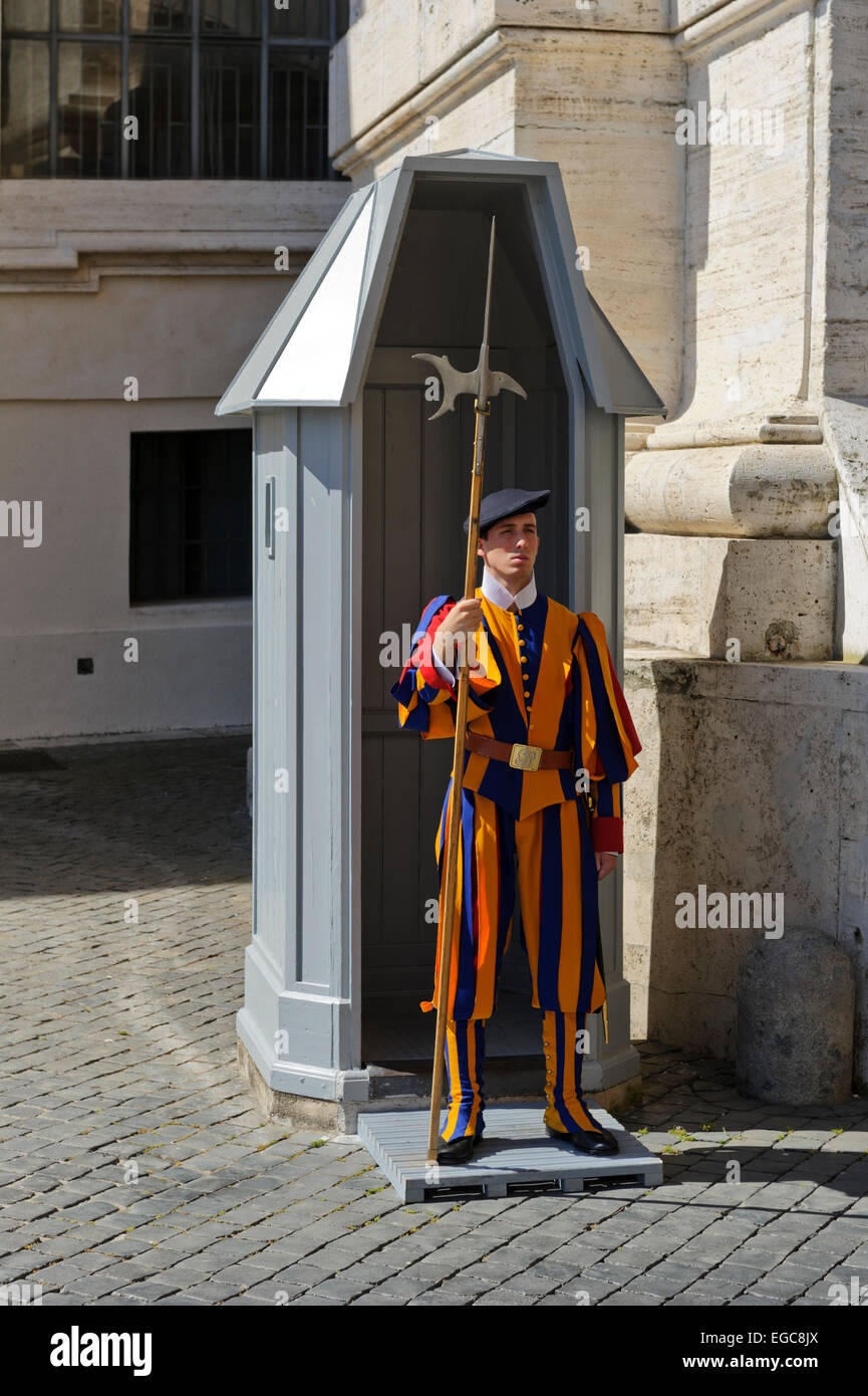 A Swiss Guard on sentry duty outside St Peter's Basilica, Vatican City ...