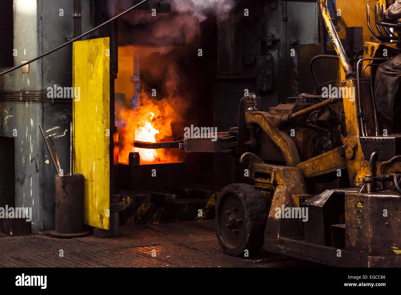 Work Hard Factory Heavy industry hard factory plant hi-res stock photography and images ...