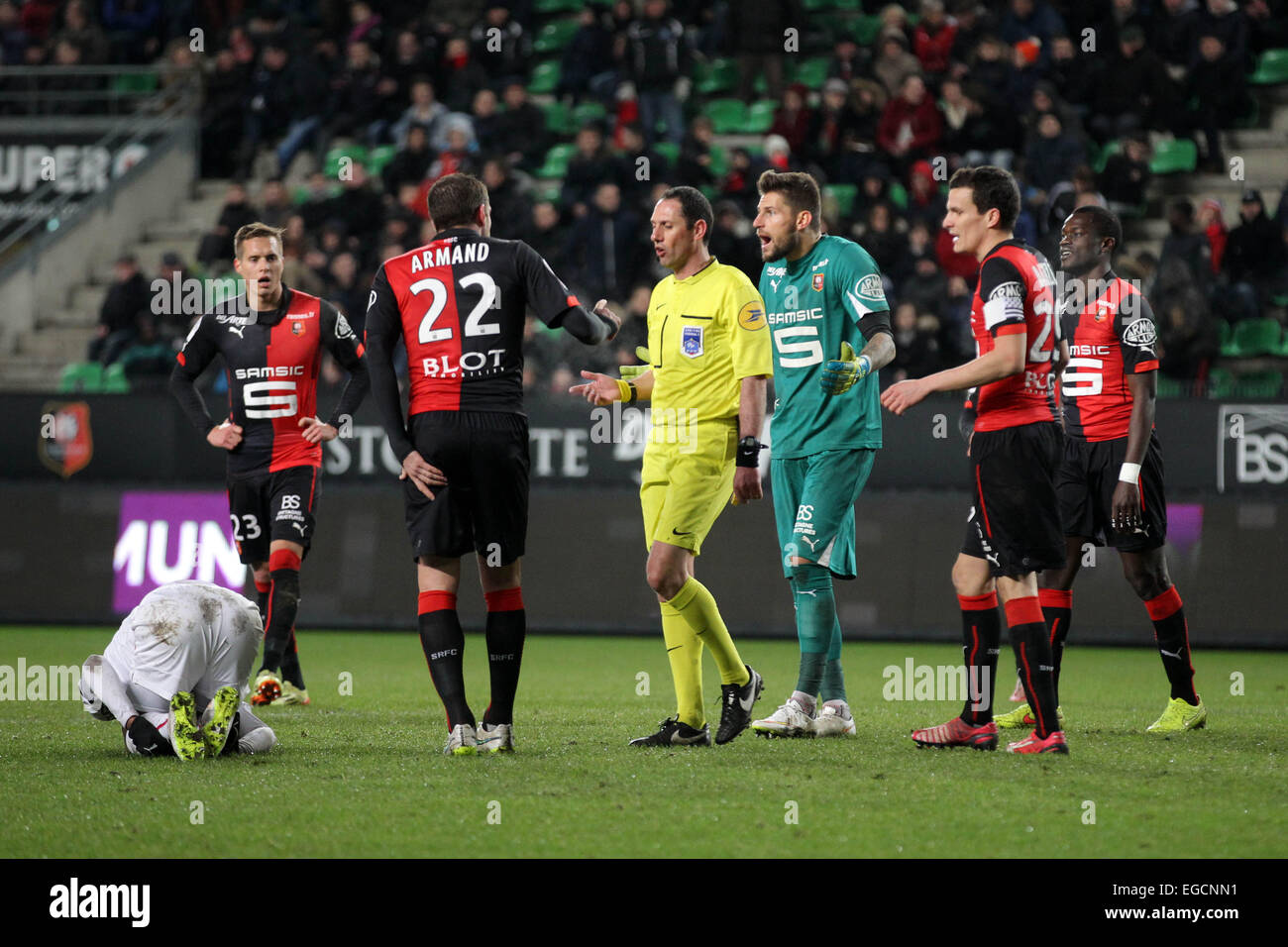 Diego ROLAN/Sylvain ARMAND et Benoit COSTIL/action penalty - 21.02.2015 -  Rennes/Bordeaux - 26eme journee de Ligue1.Photo : Vincent Michel/Icon Sport  Stock Photo - Alamy