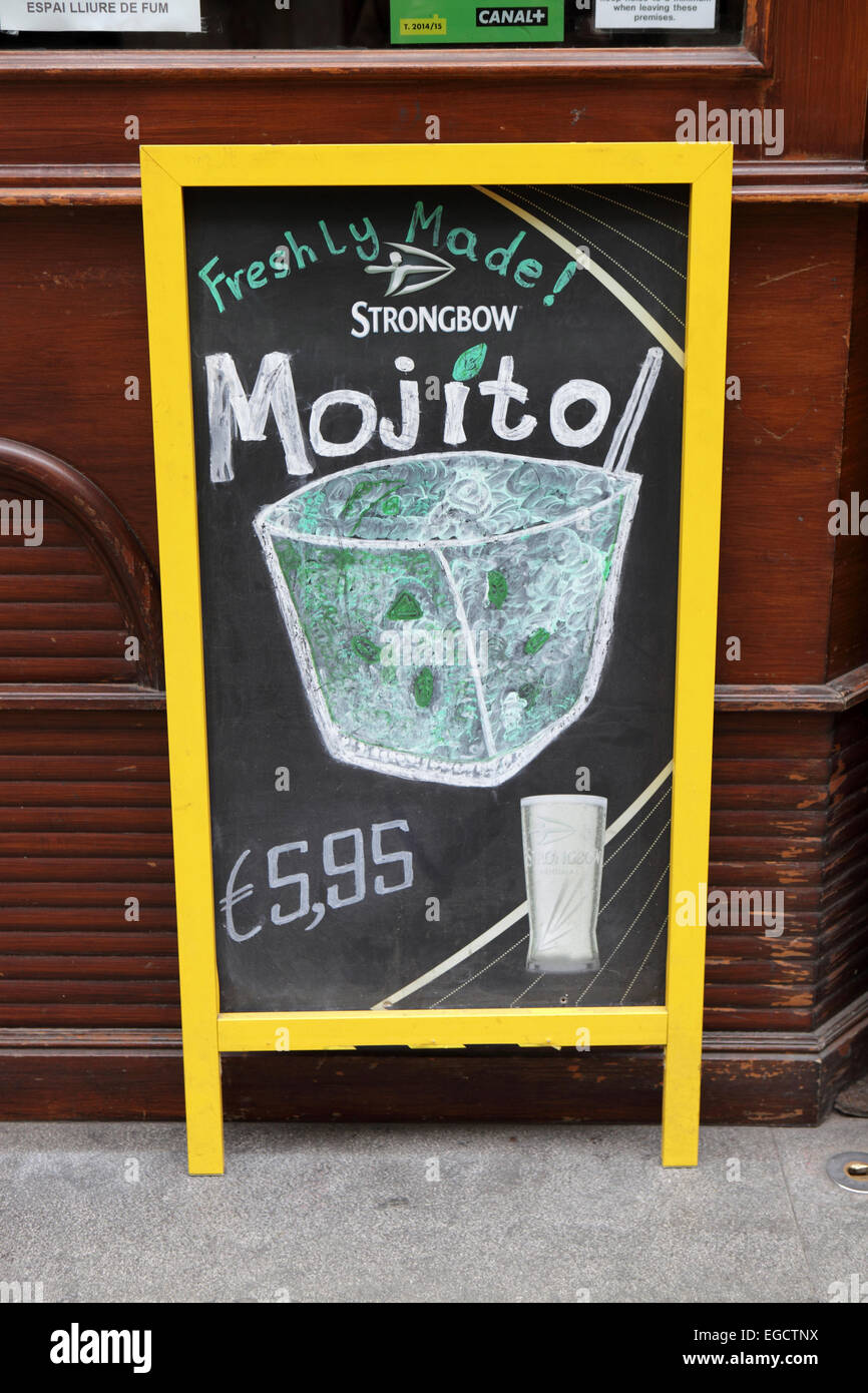 Mojito cocktails for sale € 5.95 Euro, bar Barcelona, Spain Stock Photo