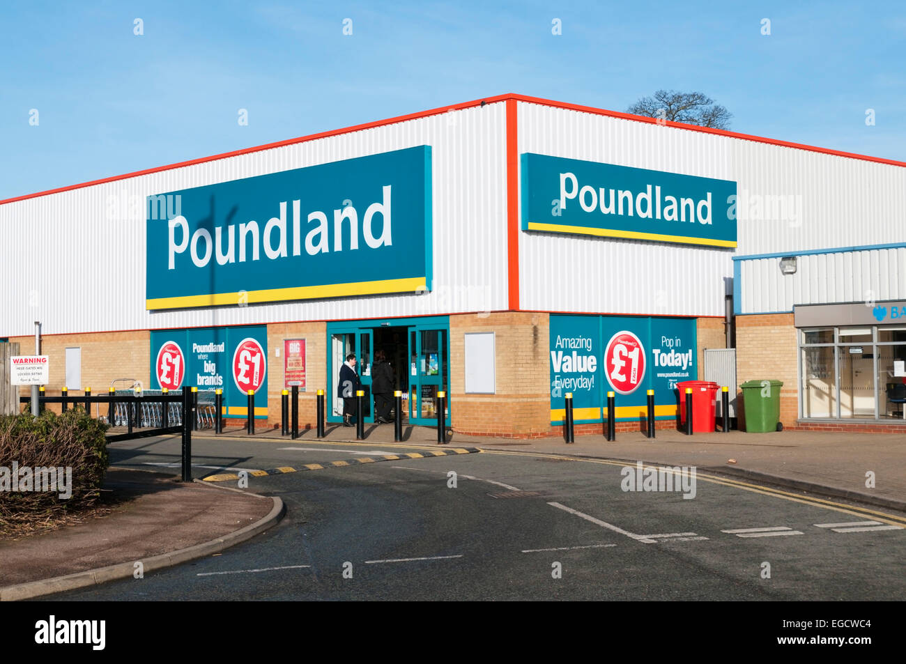 Poundland discount shop on Kings Lynn Retail Park. Stock Photo