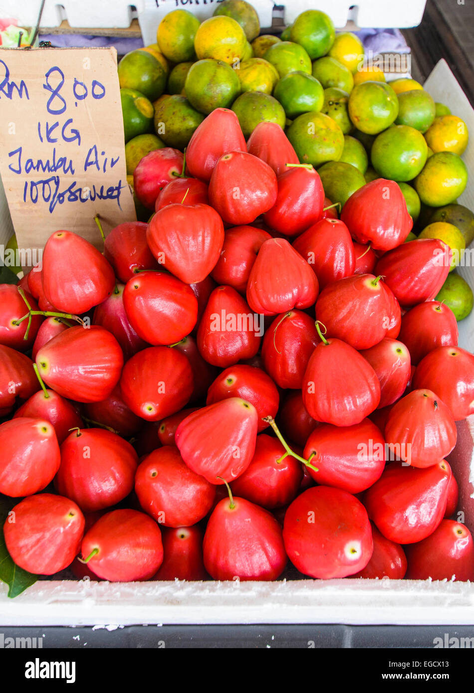 Jambu Air Fruit (Syzygium samarangense)  Kota Sentosa market Kuching Sarawak Borneo Stock Photo