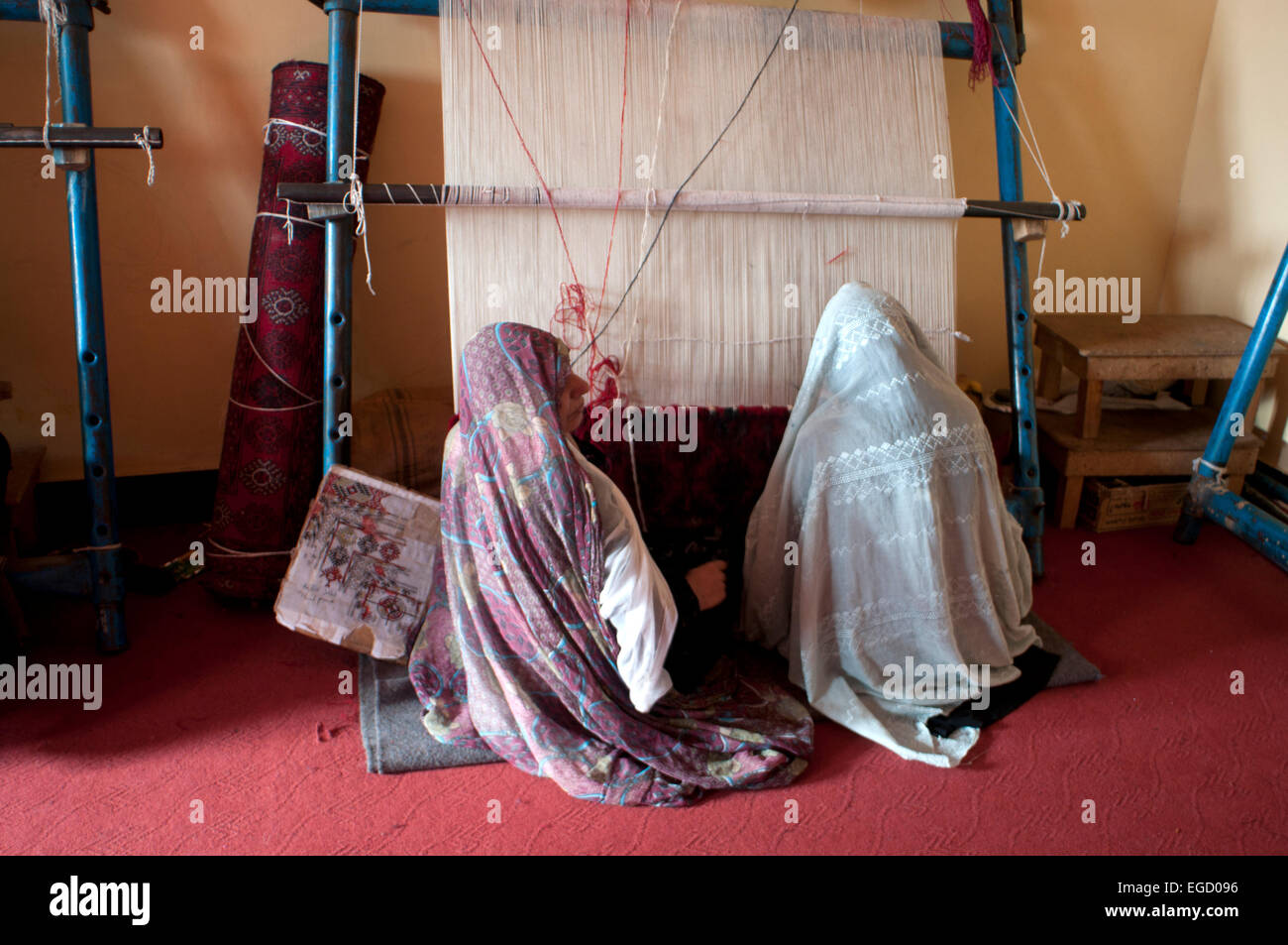 Herat Women's prison - weaving workshop Stock Photo