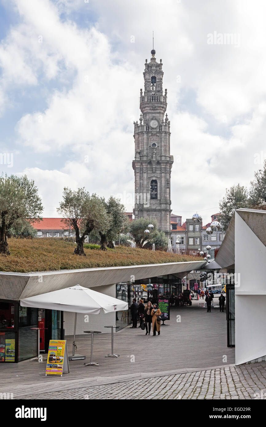 Porto, Portugal. The iconic Clerigos Tower, seen across the Praca de Lisboa or Passeio dos Clerigos. Stock Photo