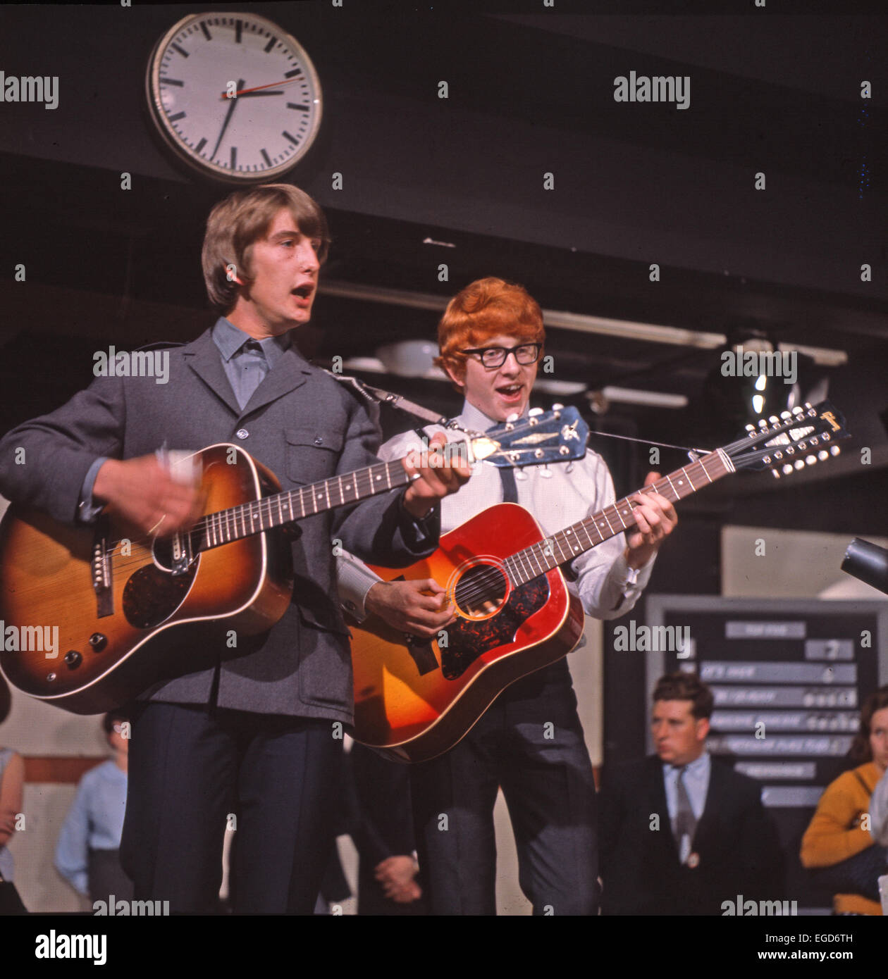 PETER AND GORDON  UK pop duo with Gordon Waller at left and Peter Asher in 1964. Photo Tony Gale Stock Photo